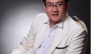 赞美老师年轻的成语有什么 最年轻最漂亮的老师